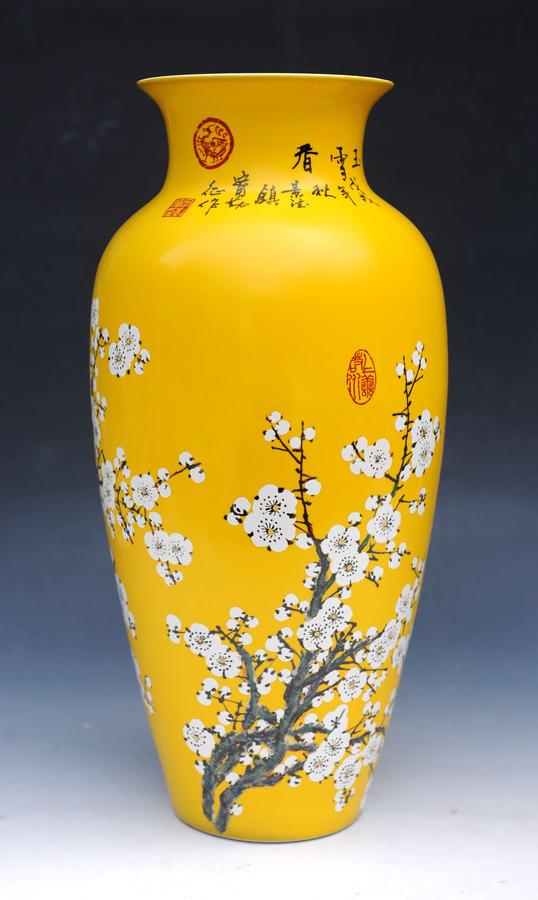 高温皇家黄颜色釉梅花《银花玉雪香》瓷瓶.jpg