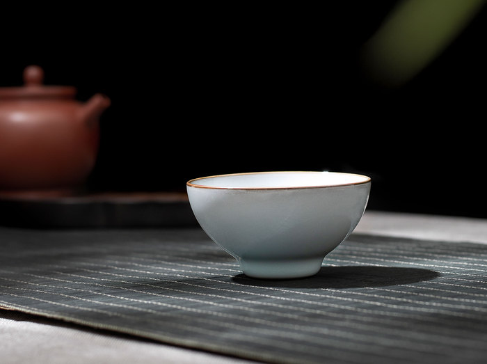 官窑柳腰杯.jpg