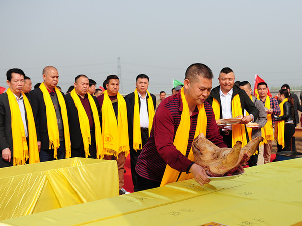 主祭人获嘉华夏甯氏根祖文化研究院理事长,甘肃宁氏实业公司董事长